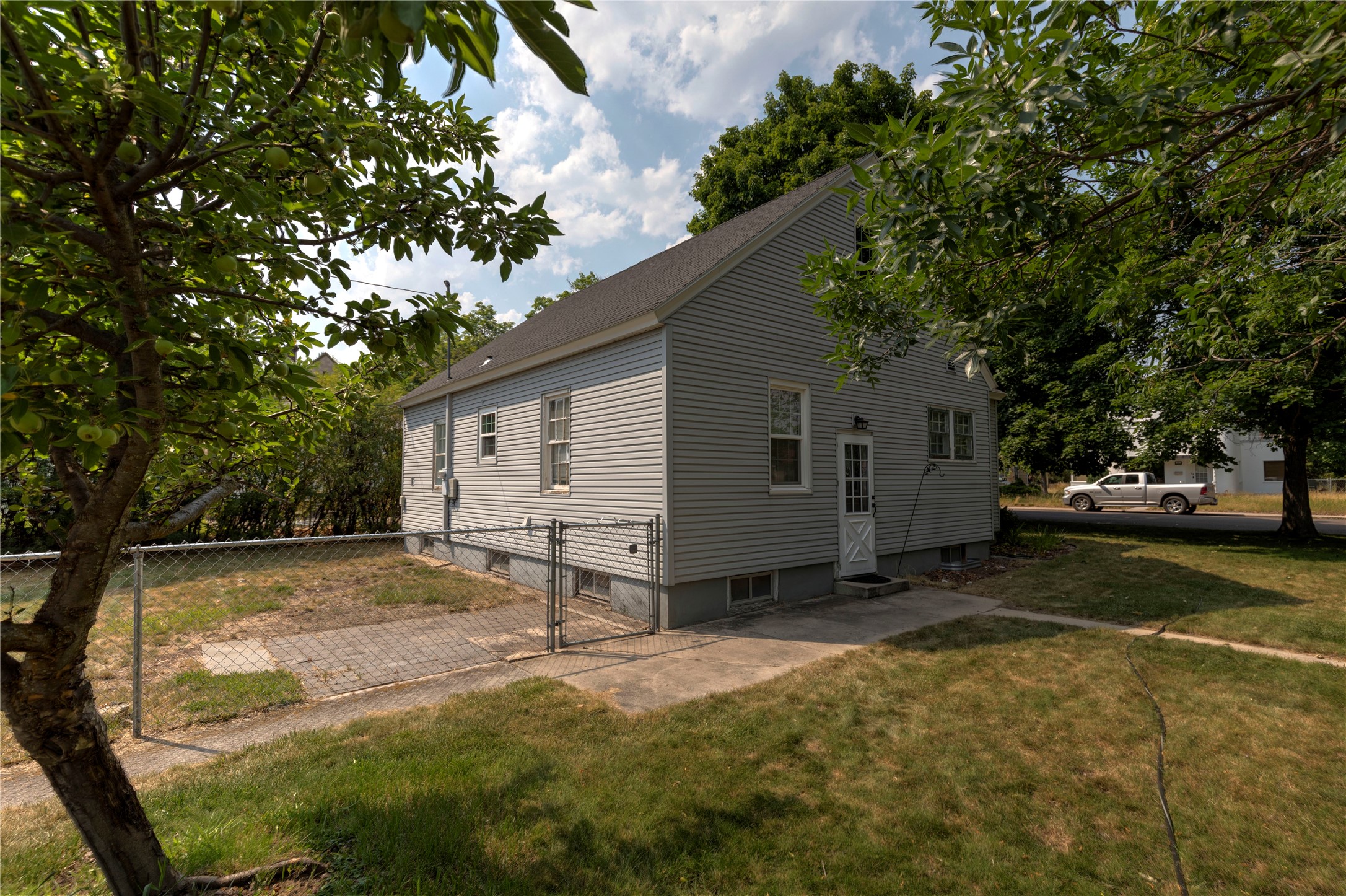 Missoula, Montana 59801, United States, 3 Bedrooms Bedrooms, ,2 BathroomsBathrooms,Residential,Pending,51526