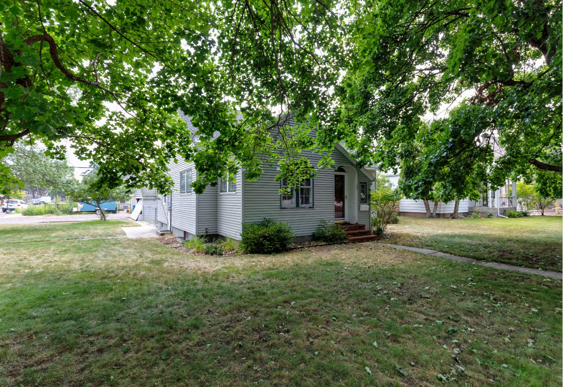 Missoula, Montana 59801, United States, 3 Bedrooms Bedrooms, ,2 BathroomsBathrooms,Residential,Pending,51526