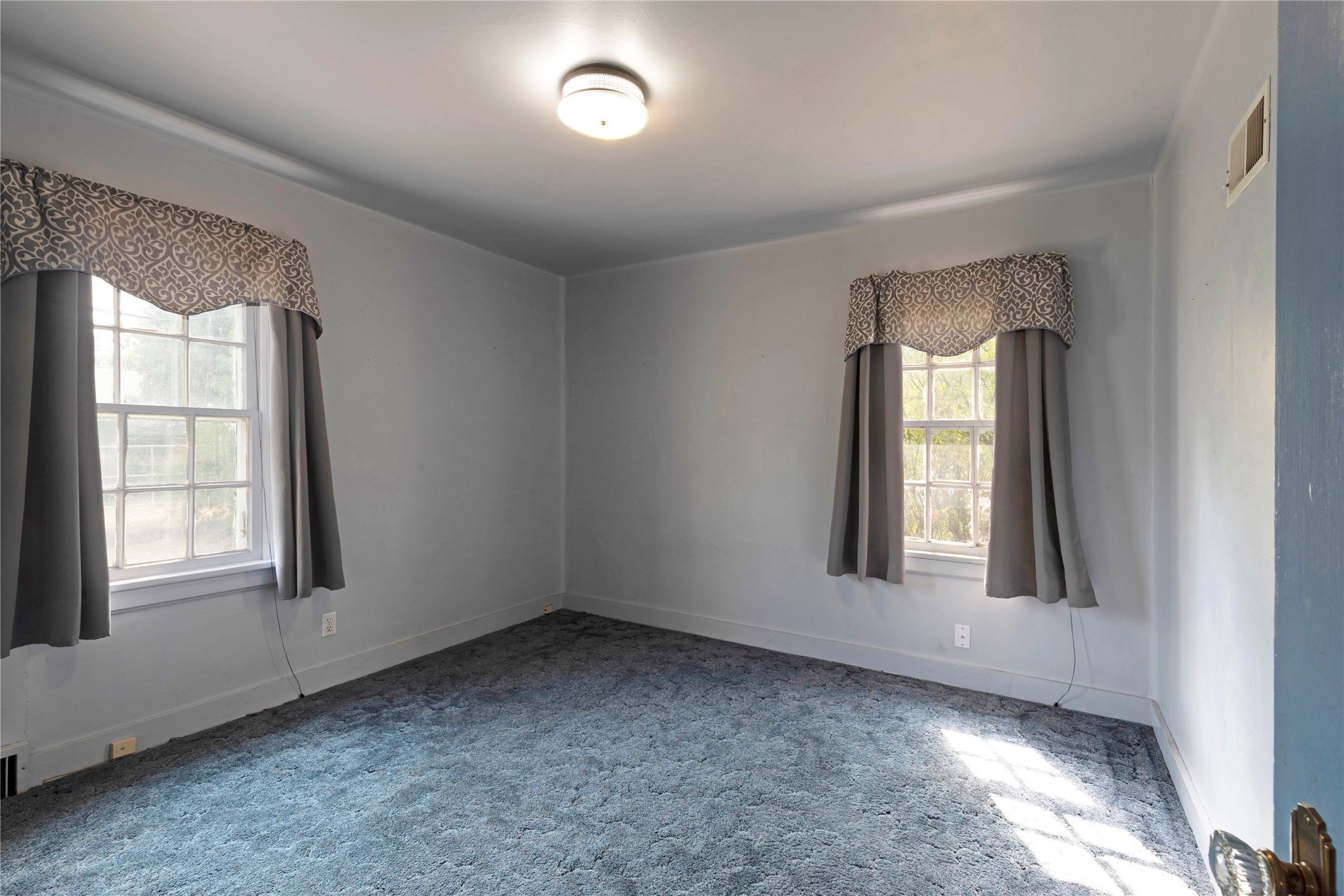 Missoula, Montana 59801, United States, 3 Bedrooms Bedrooms, ,2 BathroomsBathrooms,Residential,Pending,51526