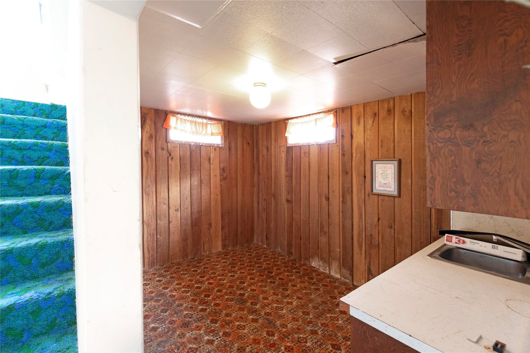 Missoula, Montana 59801, United States, 3 Bedrooms Bedrooms, ,2 BathroomsBathrooms,Residential,Pending,51526