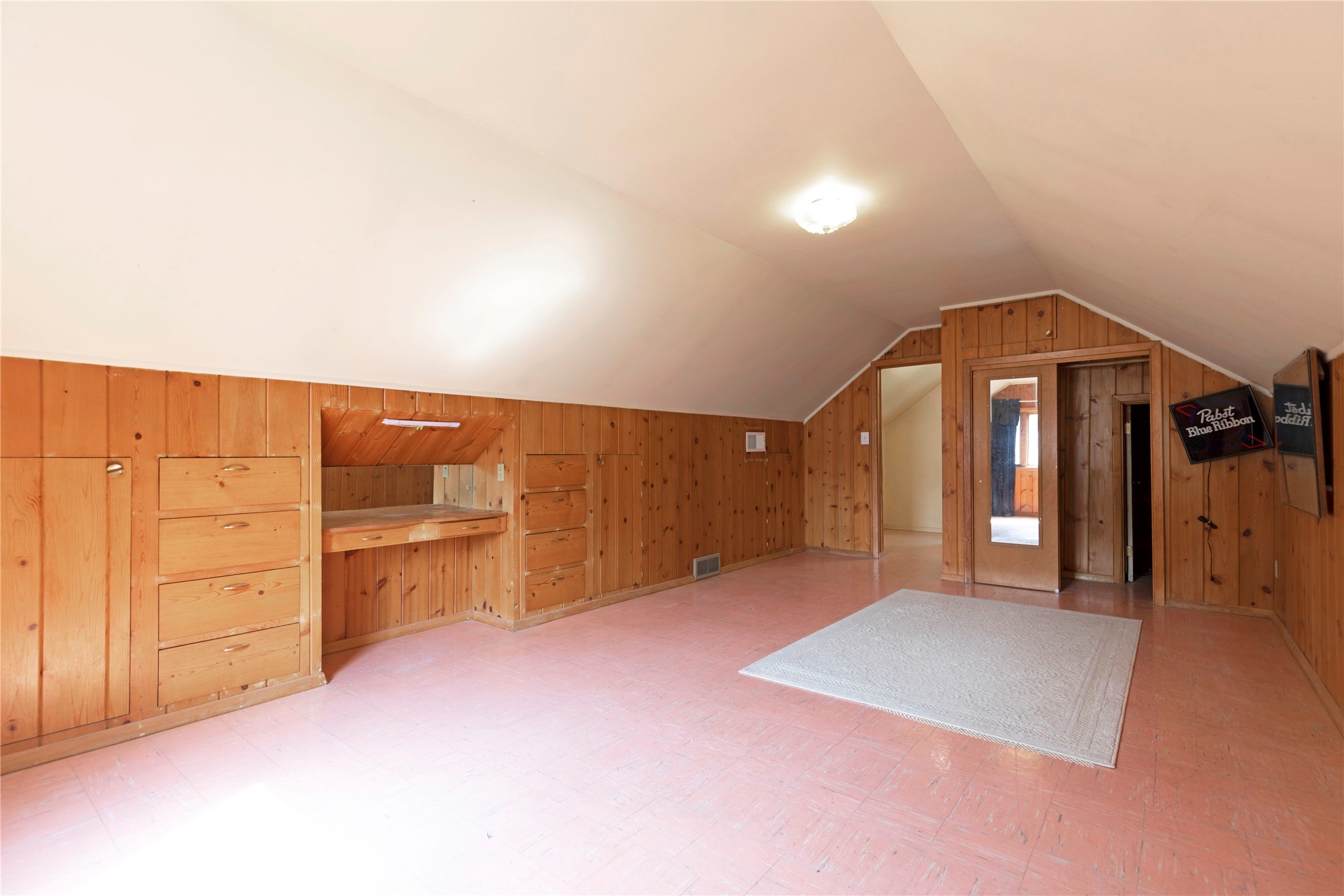 Missoula, Montana 59801, United States, 3 Bedrooms Bedrooms, ,2 BathroomsBathrooms,Residential,Pending,51526