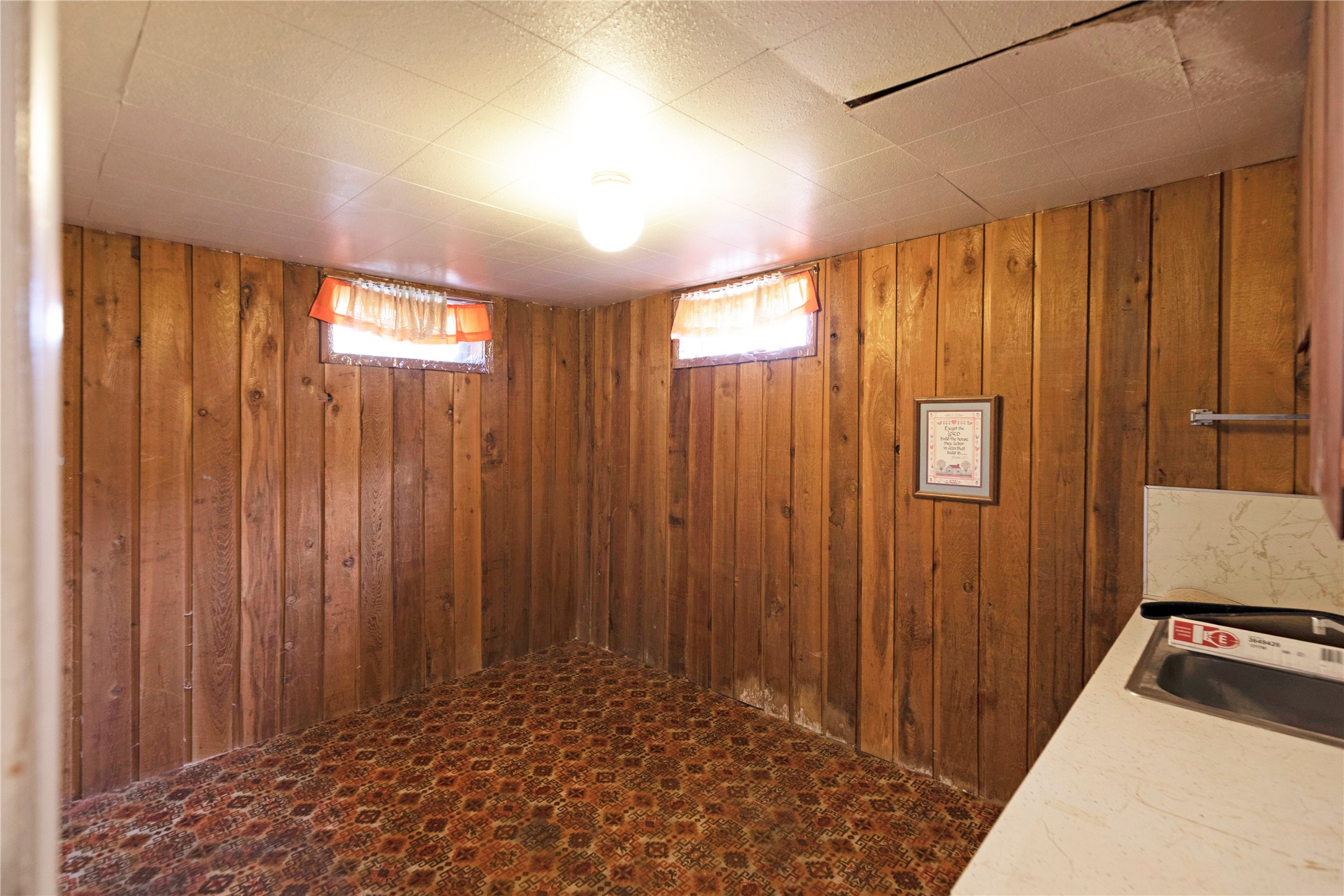 Missoula, Montana 59801, United States, 3 Bedrooms Bedrooms, ,2 BathroomsBathrooms,Residential,Pending,51526