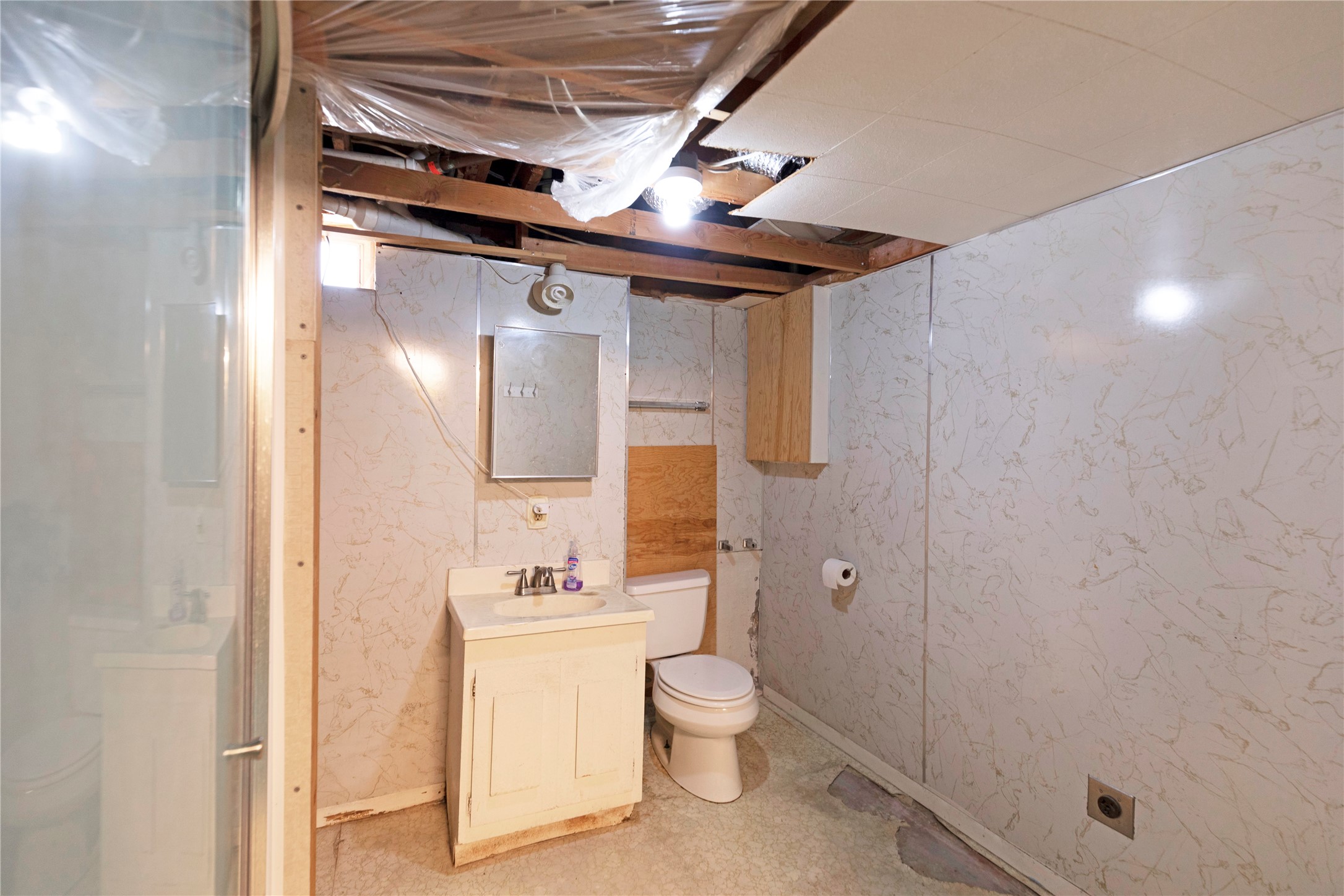 Missoula, Montana 59801, United States, 3 Bedrooms Bedrooms, ,2 BathroomsBathrooms,Residential,Pending,51526