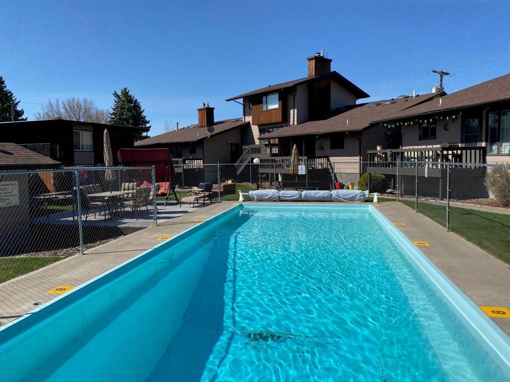 1546 Meadowlark Drive 9