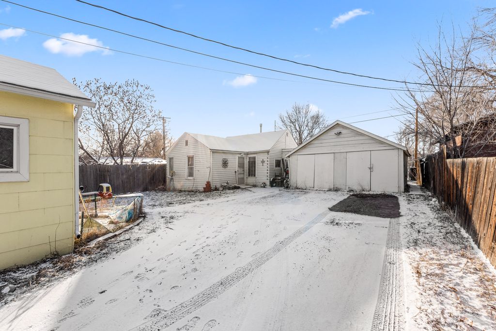 Photo of 22 Jefferson Street, Billings, MT 59101 (MLS # 30064077)