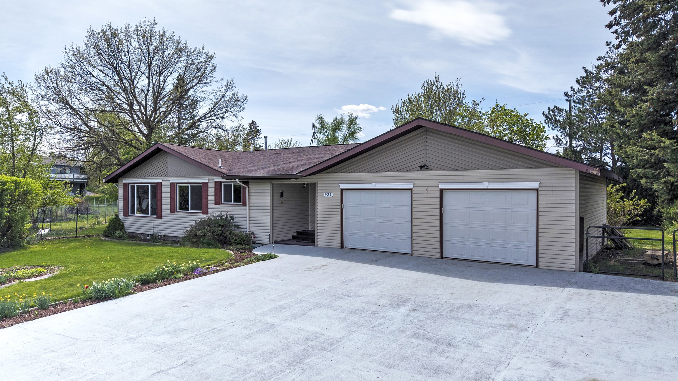 924 Gladis Drive