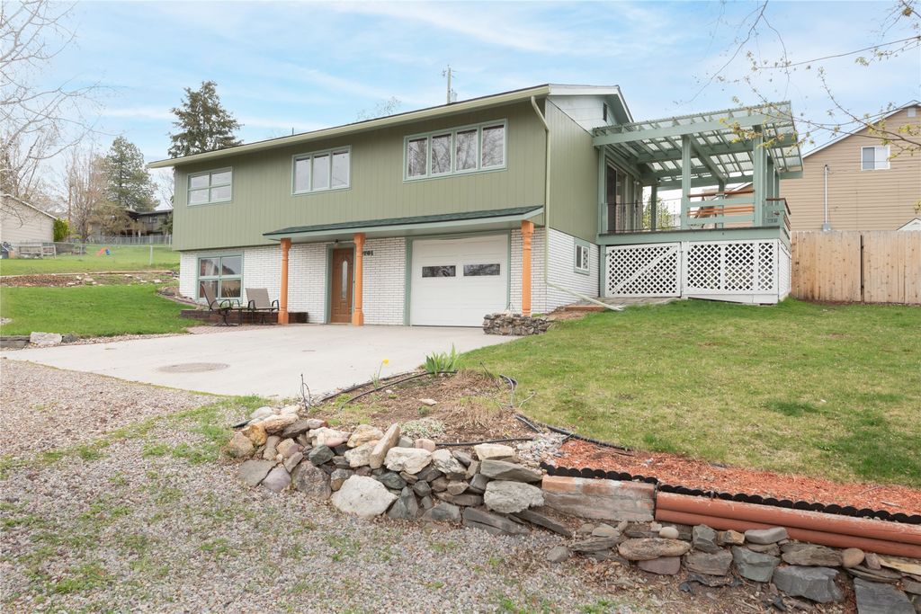 Photo of 2701 Valley View Drive, Missoula, MT 59803 (MLS # 30068947)