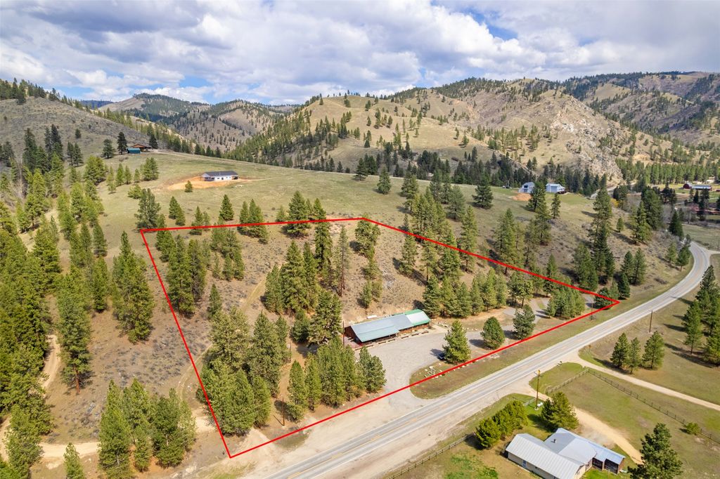 Photo of 5388 Us Highway 93 S, Conner, MT 59827 (MLS # 30047316)