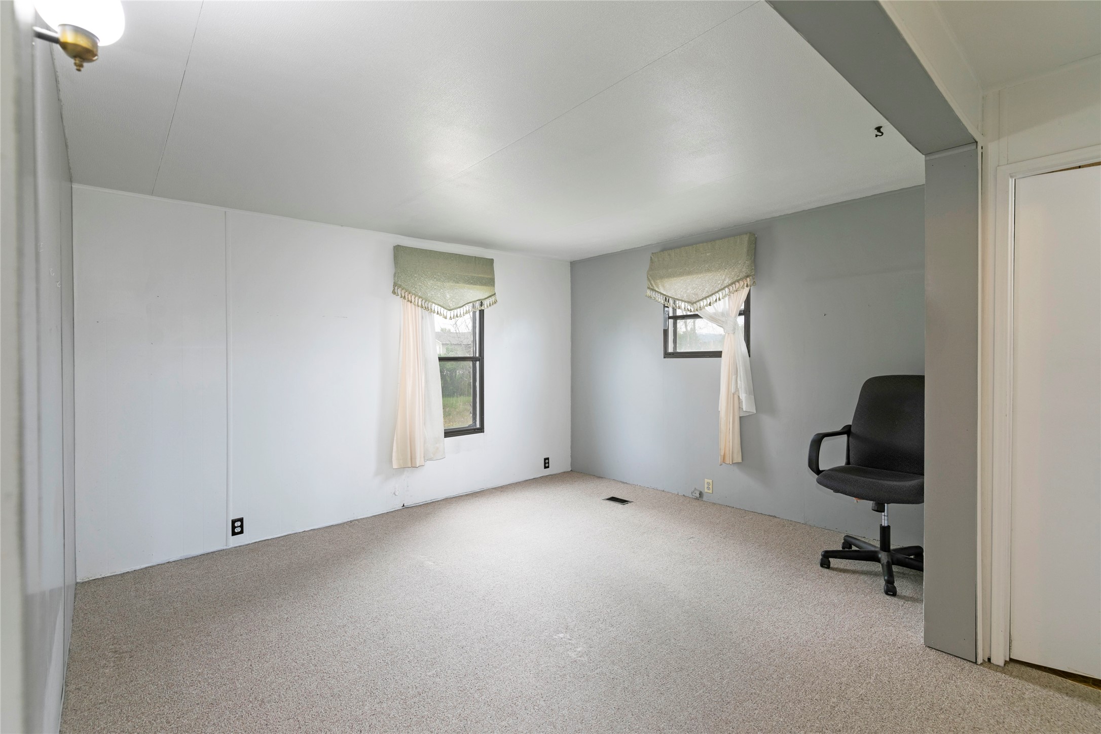 Florence, Montana 59833, United States, 3 Bedrooms Bedrooms, ,2 BathroomsBathrooms,Residential,Pending,132925