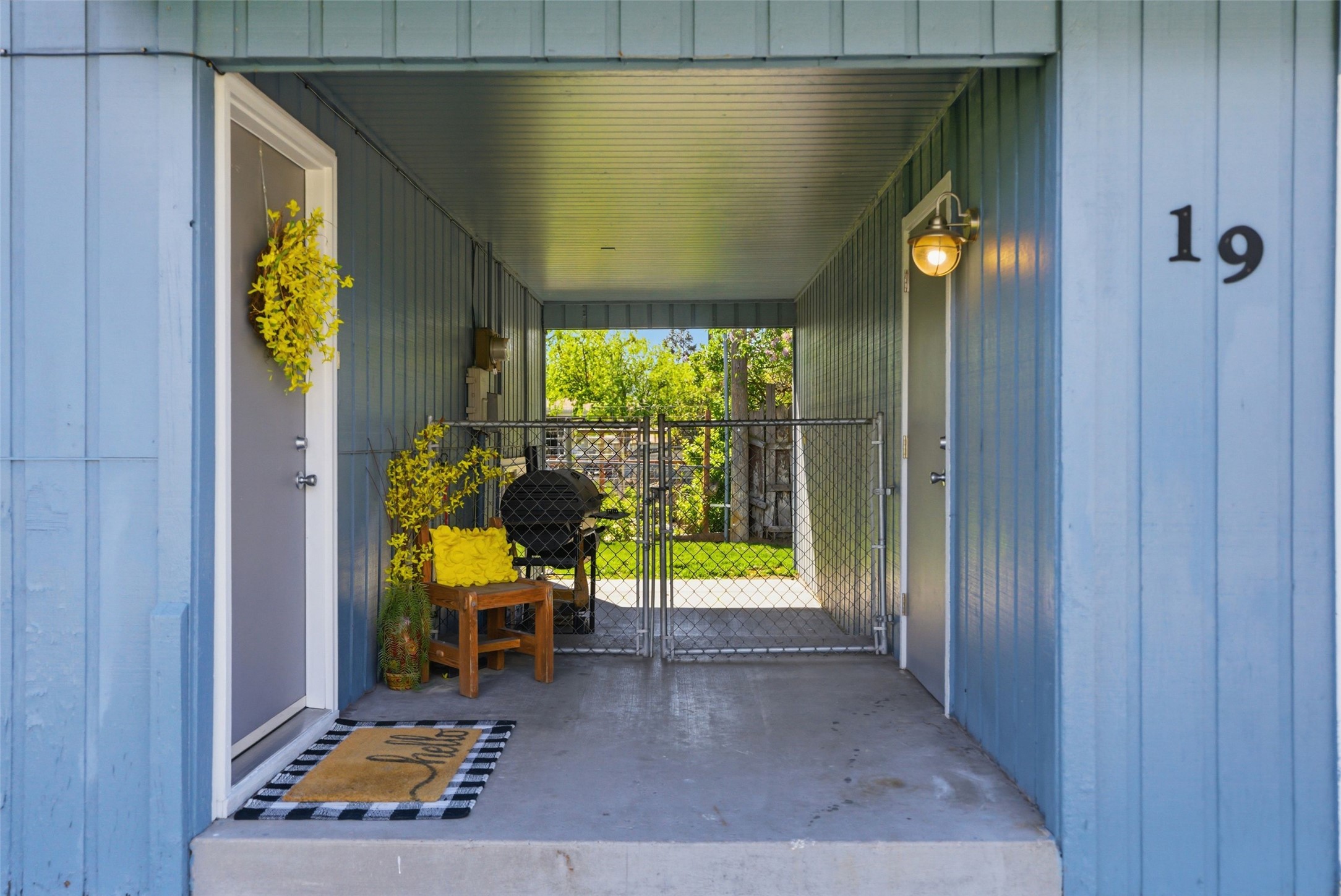 19 Russell Park W