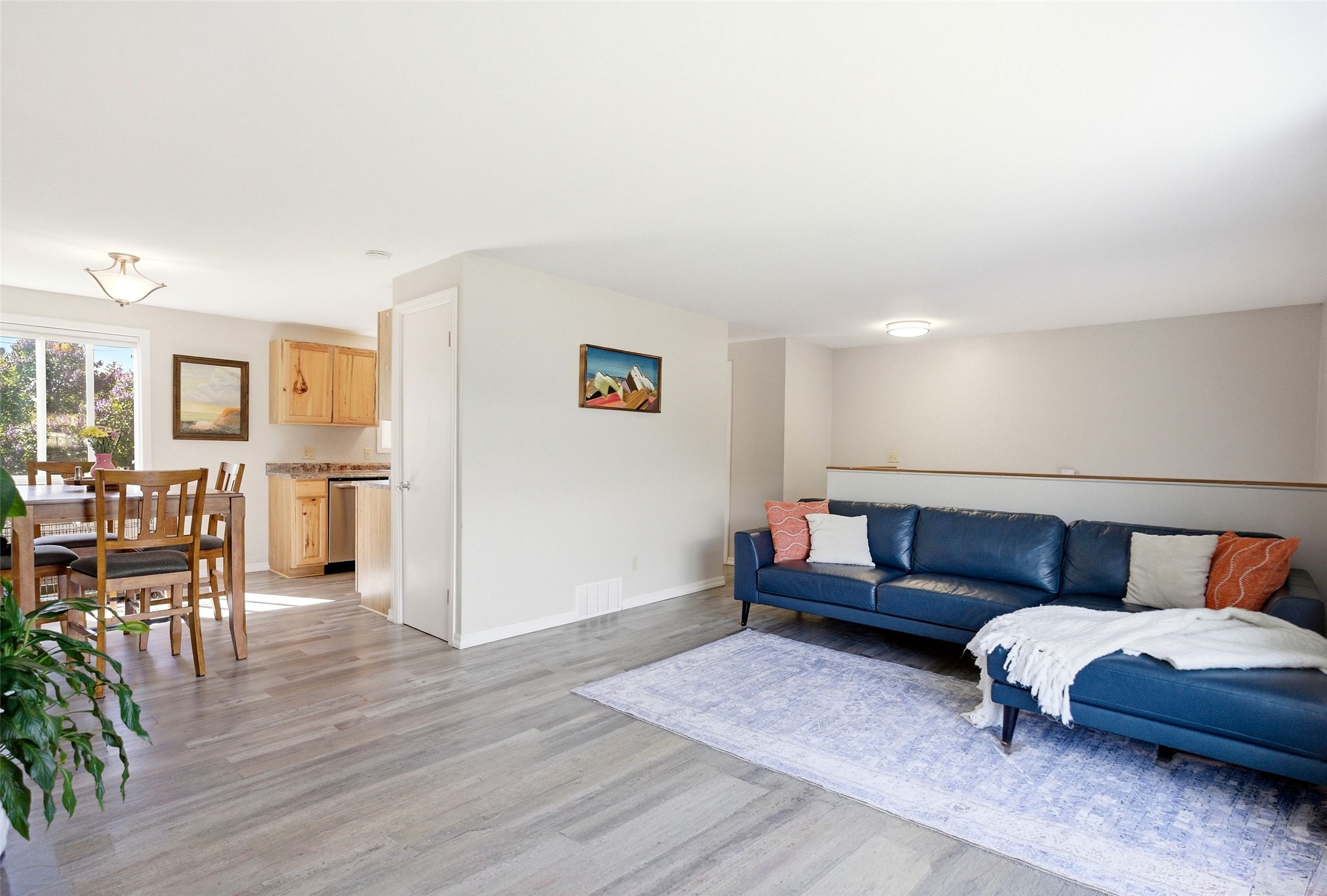 19 Russell Park W