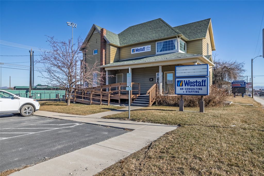 Photo of 204 E Lyndale Avenue, Helena, MT 59601 (MLS # 30065589)