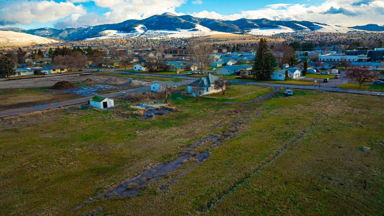 2718 W Central Avenue