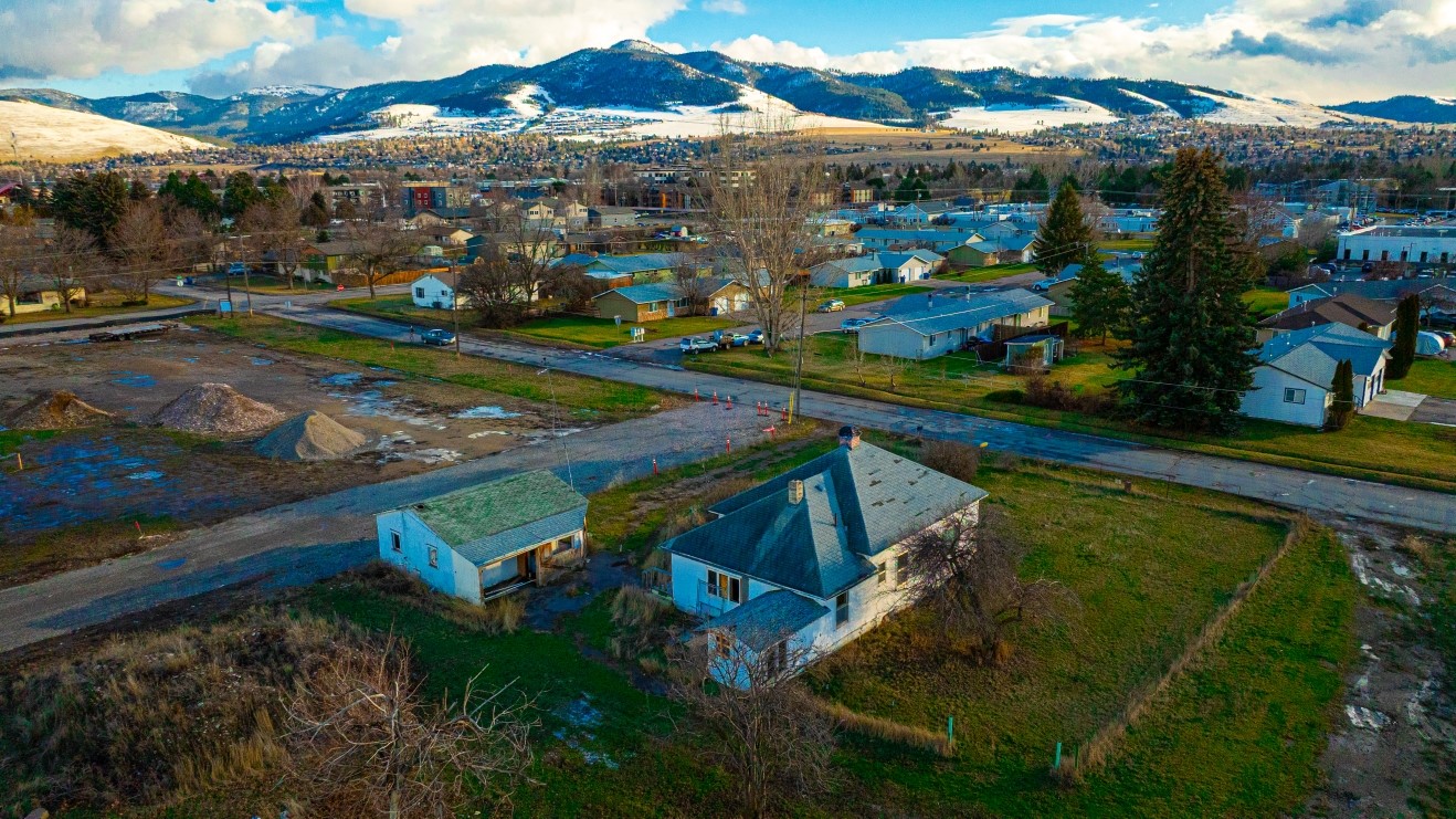 2718 W Central Avenue