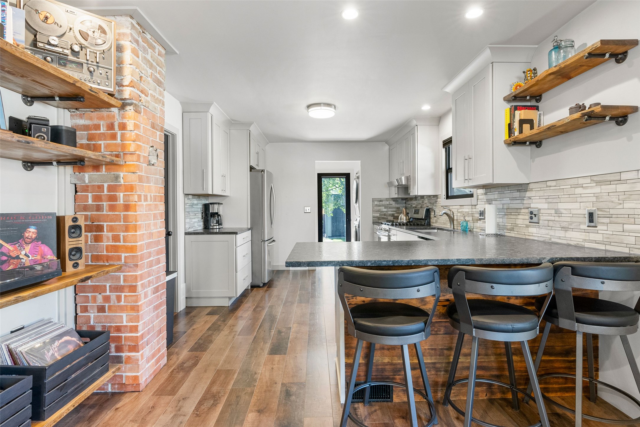 1635 S 8th Street W