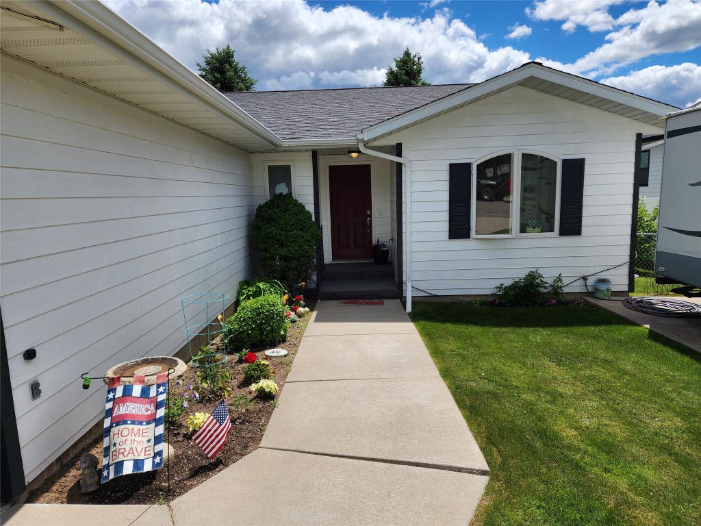 Photo of 1022 Valley View Drive, Great Falls, MT 59404 (MLS # 30072993)