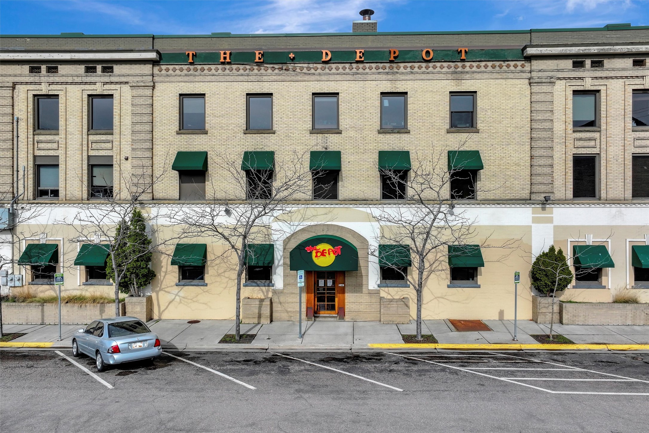 201 W Railroad Street