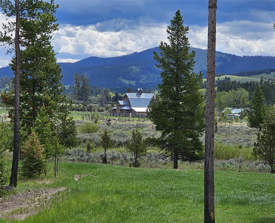 4425 W Willow Creek Road