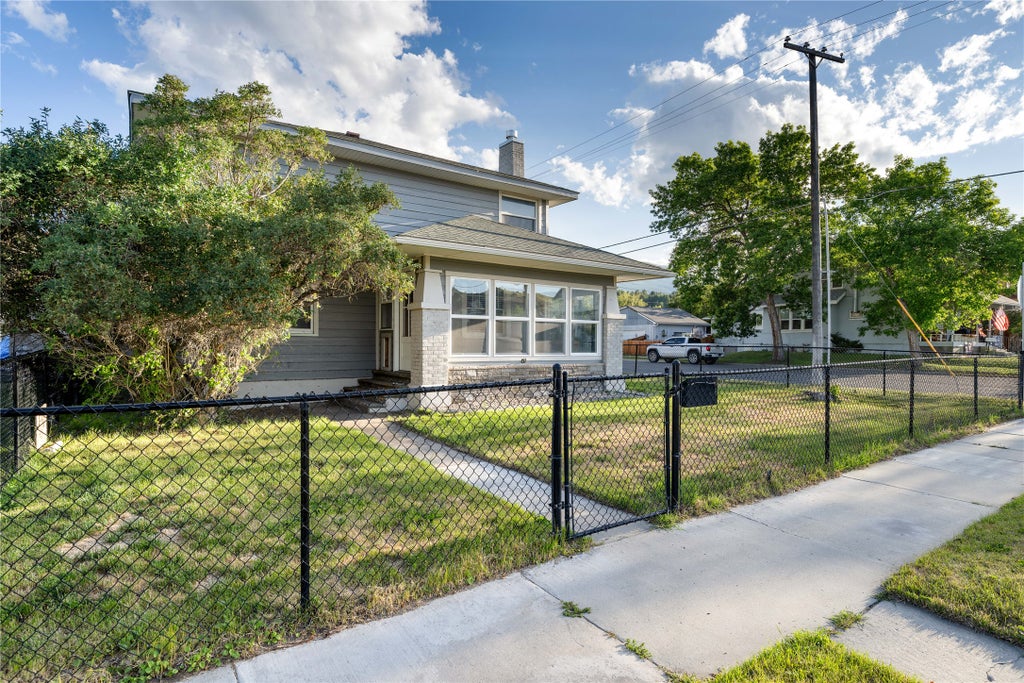 Photo of 821 W 3rd Street, Anaconda, MT 59711 (MLS # 30074078)
