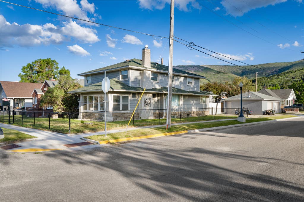 Photo of 821 W 3rd Street, Anaconda, MT 59711 (MLS # 30074078)