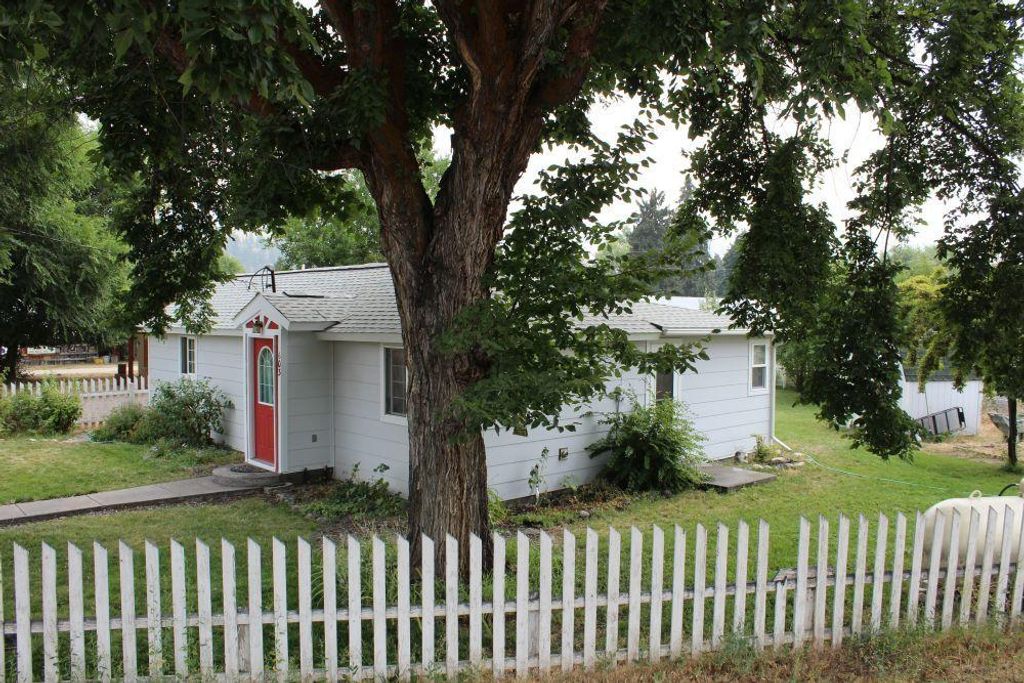 Photo of 603 S Willis Street, Plains, MT 59859 (MLS # 30068692)