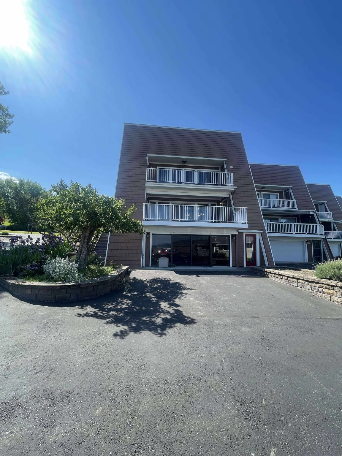 12 Country Club Drive