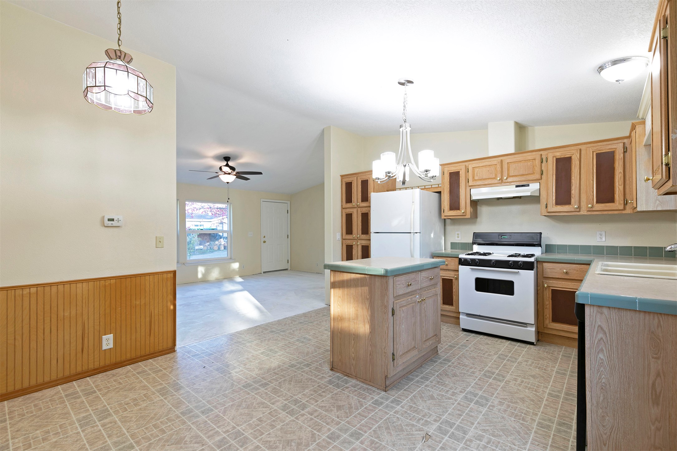 Alberton, Montana 59820, United States, 3 Bedrooms Bedrooms, ,2 BathroomsBathrooms,Residential,Active,226544