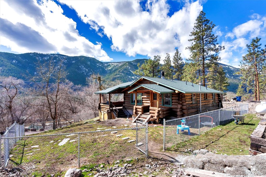 Photo of 818 Rosehill Lane, Alberton, MT 59820 (MLS # 30069373)