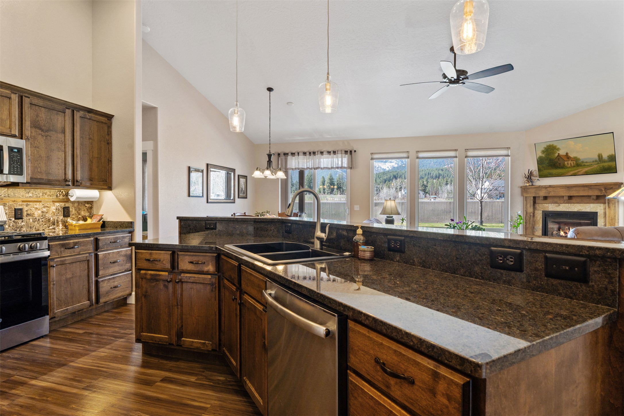 Florence, Montana 59833, United States, 2 Bedrooms Bedrooms, ,3 BathroomsBathrooms,Residential,Active,103813