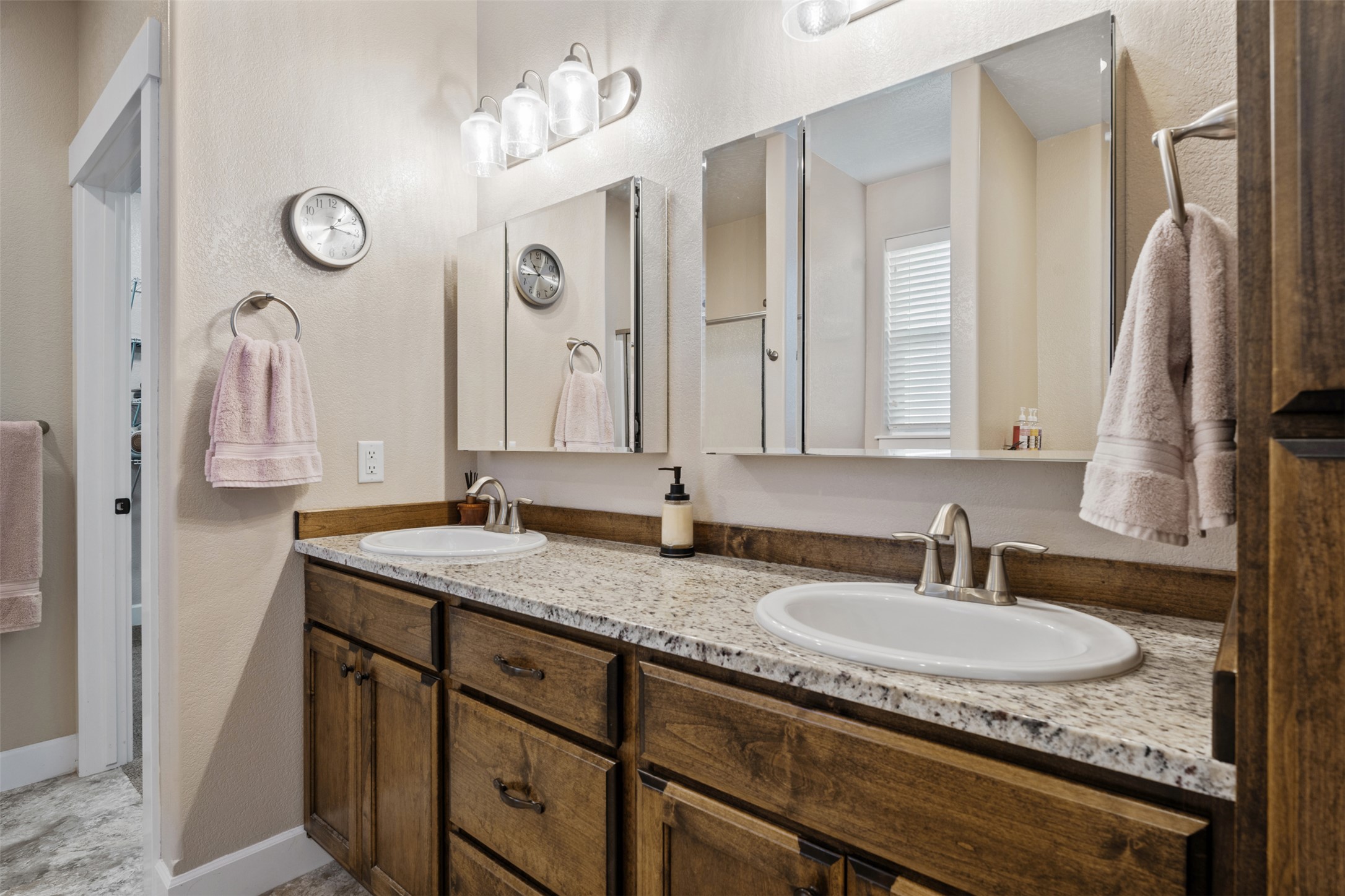 Florence, Montana 59833, United States, 2 Bedrooms Bedrooms, ,3 BathroomsBathrooms,Residential,Active,103813