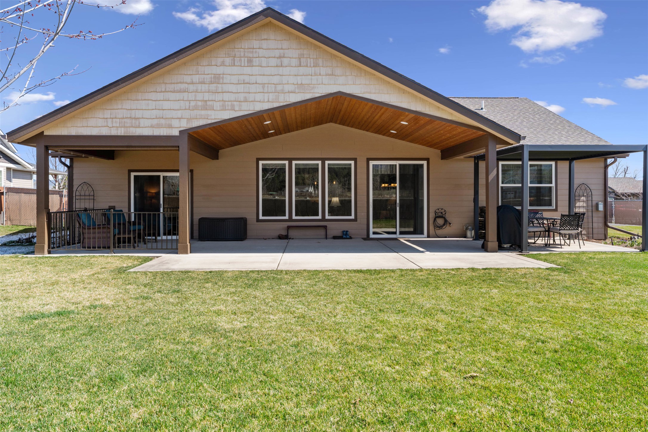 Florence, Montana 59833, United States, 2 Bedrooms Bedrooms, ,3 BathroomsBathrooms,Residential,Active,103813