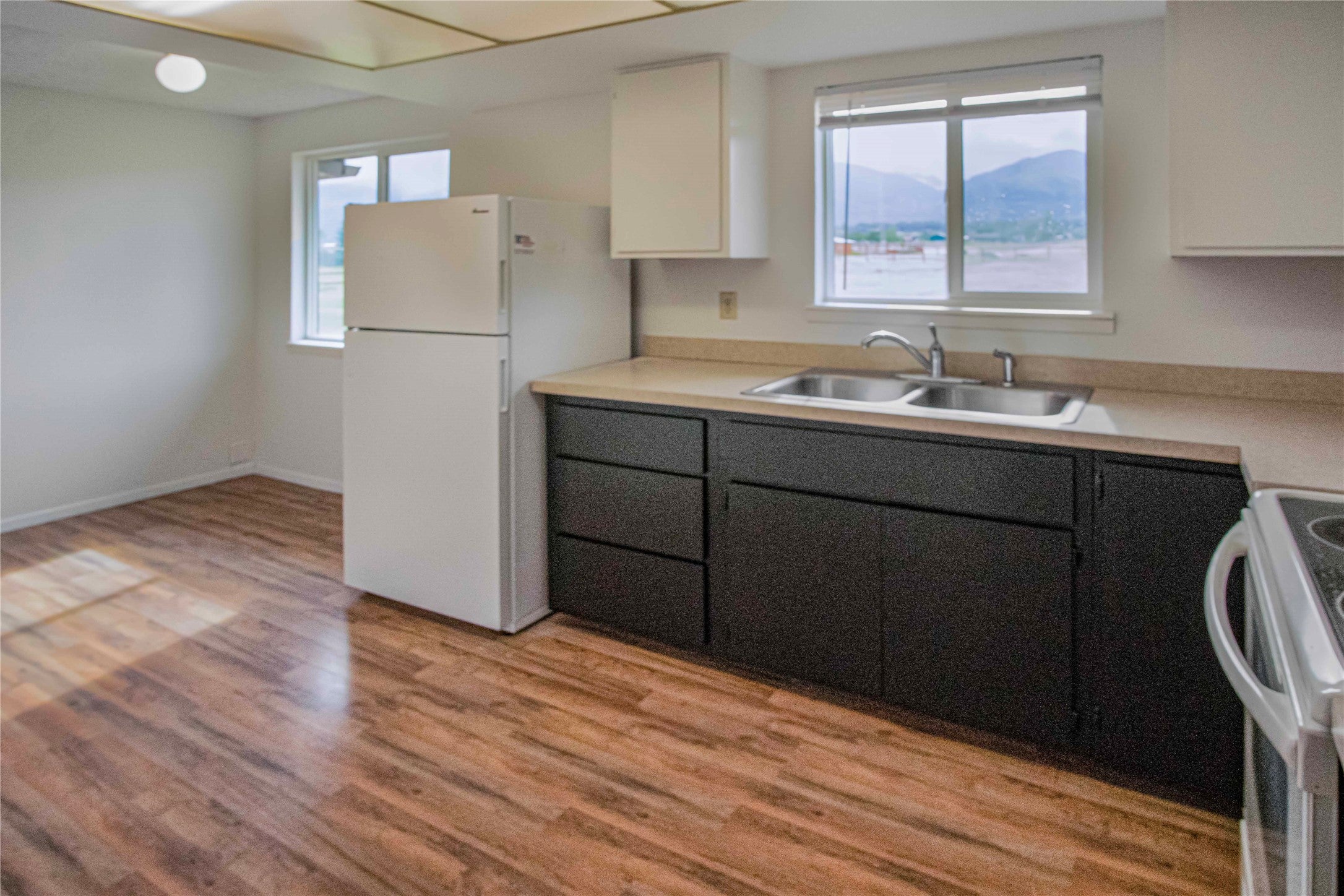 323/325 W River Road - Photo 3