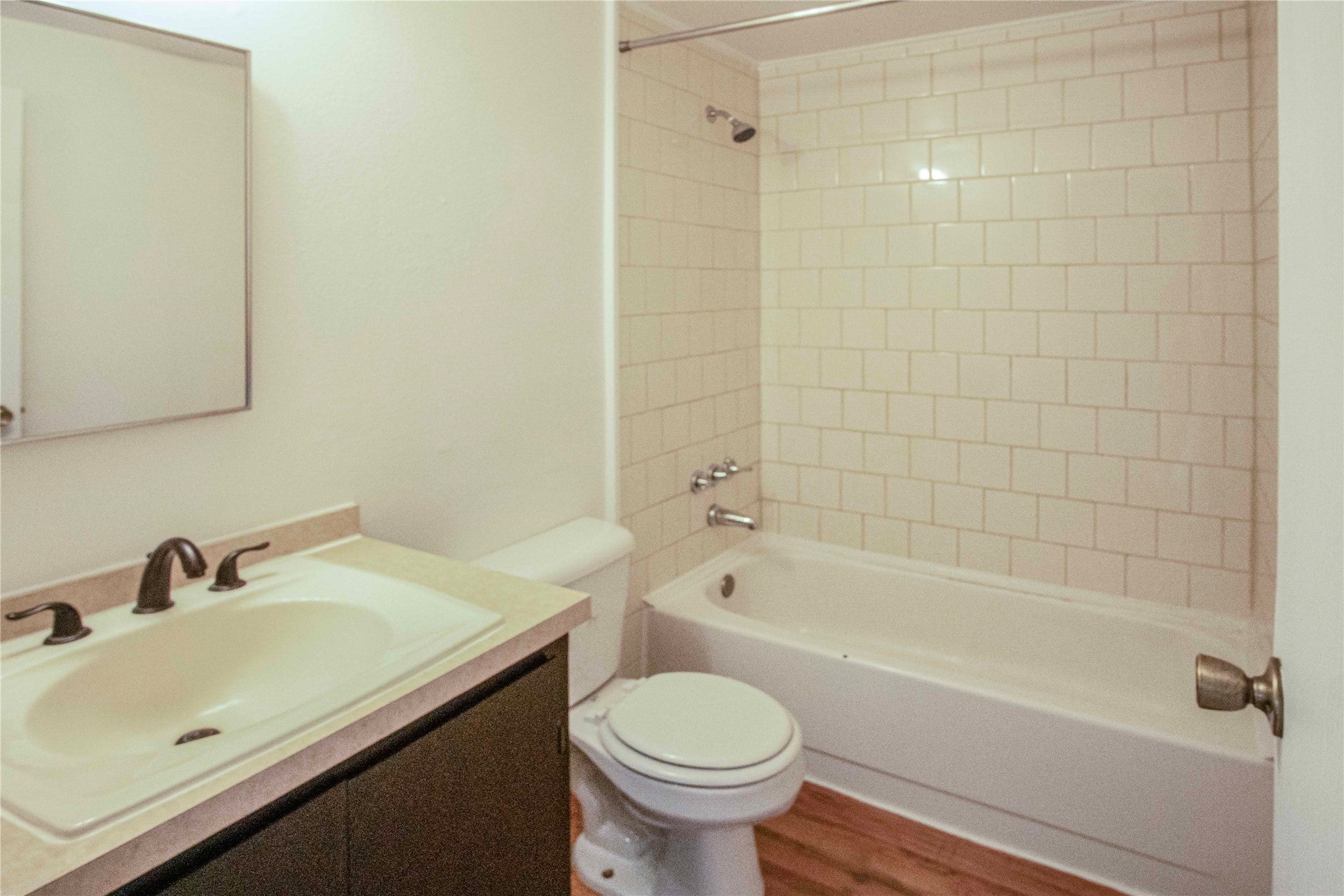 323/325 W River Road - Photo 4