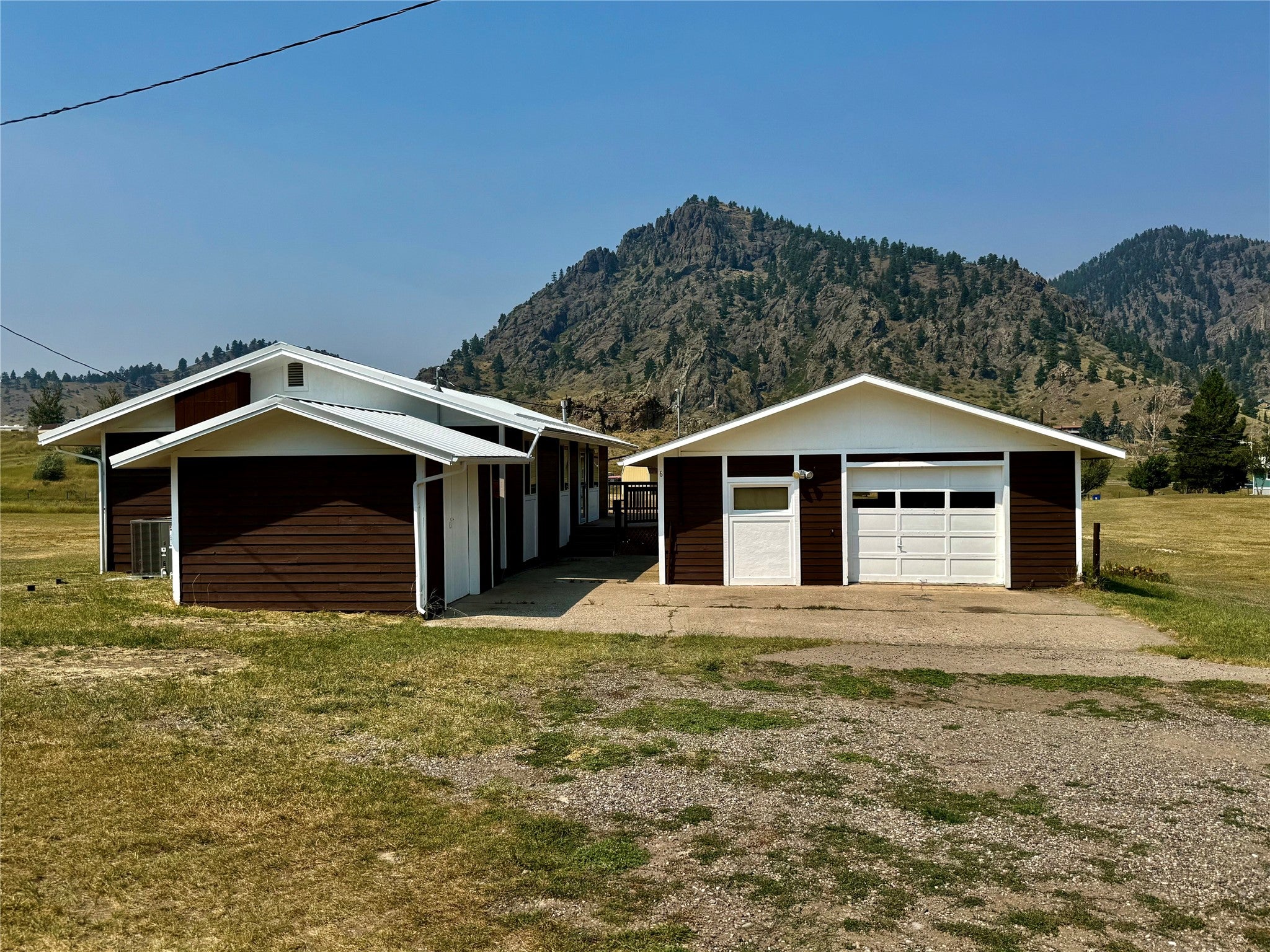 6 Meadowlark Square