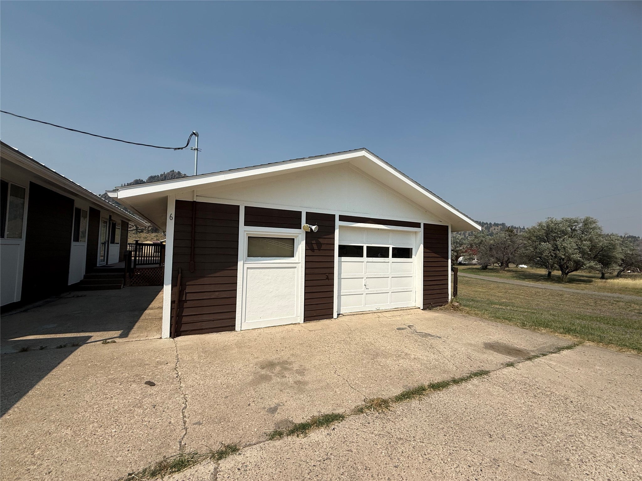 6 Meadowlark Square