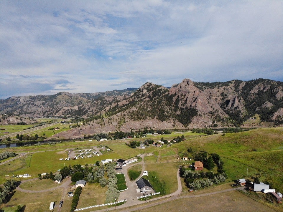 6 Meadowlark Square