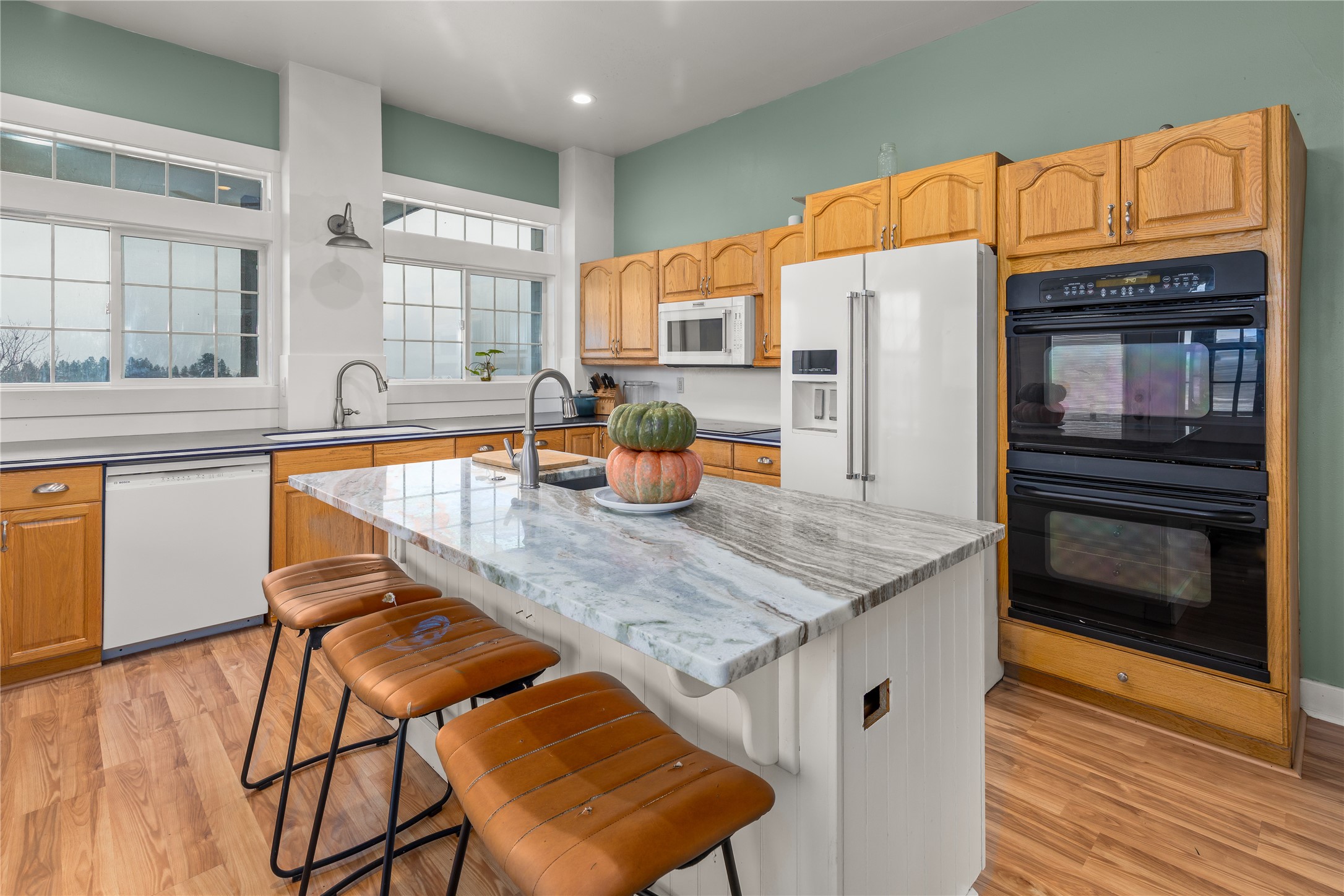 Polson, Montana 59860, United States, 6 Bedrooms Bedrooms, ,5 BathroomsBathrooms,Residential,Active,236796