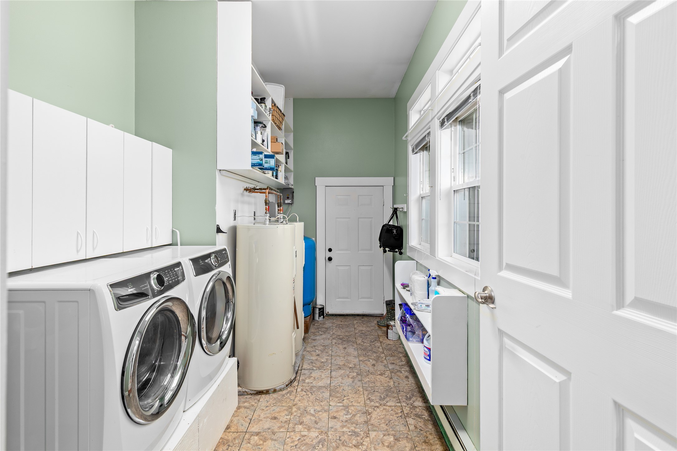 Polson, Montana 59860, United States, 6 Bedrooms Bedrooms, ,5 BathroomsBathrooms,Residential,Active,236796