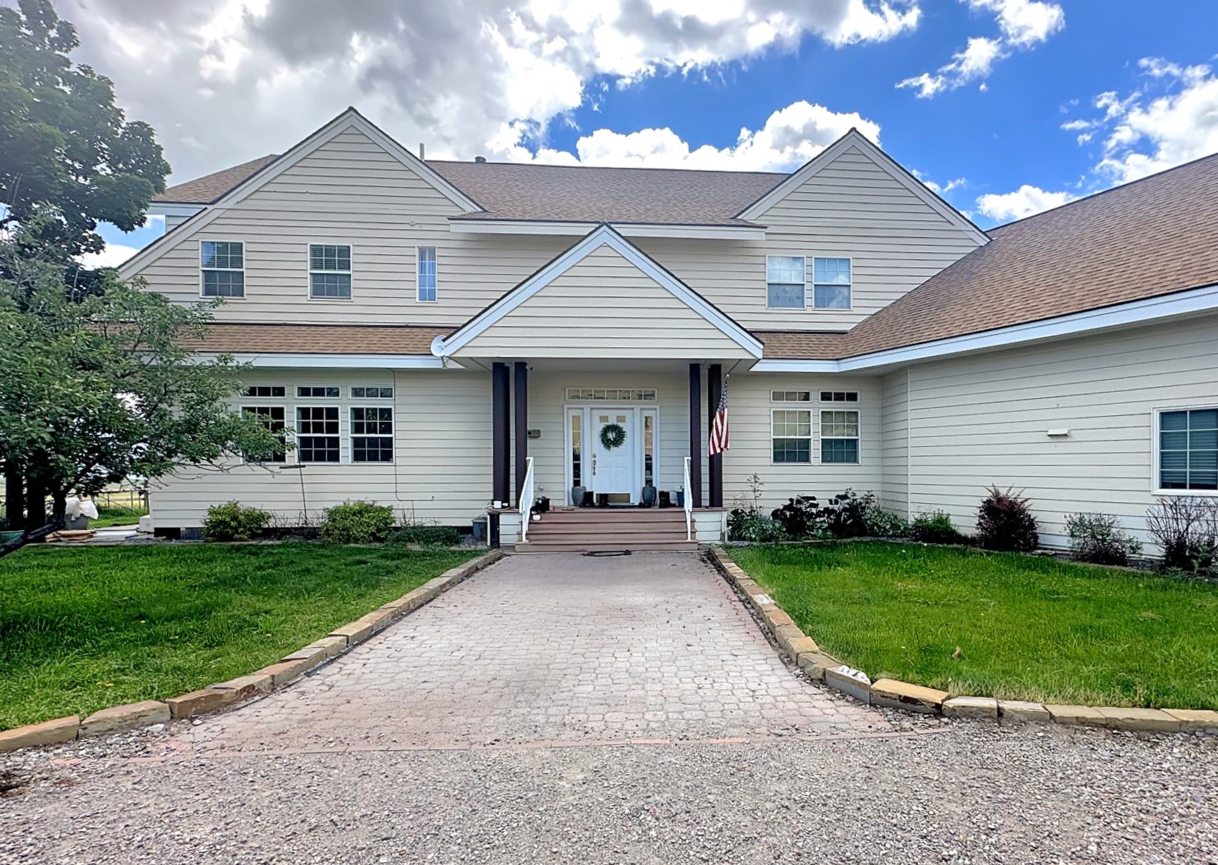 Polson, Montana 59860, United States, 6 Bedrooms Bedrooms, ,5 BathroomsBathrooms,Residential,Active,236796