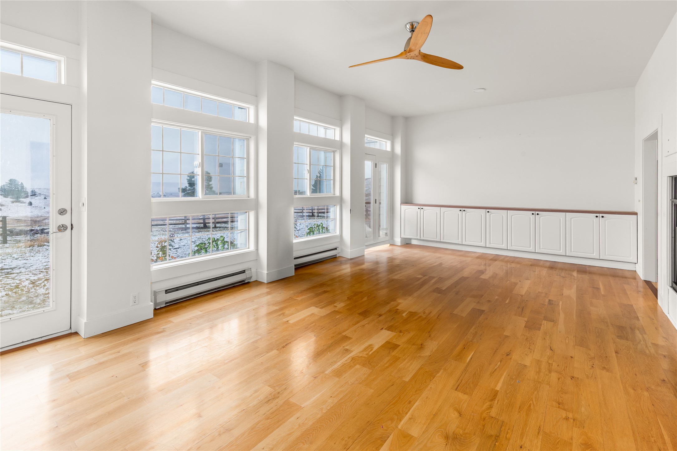 Polson, Montana 59860, United States, 6 Bedrooms Bedrooms, ,5 BathroomsBathrooms,Residential,Active,236796