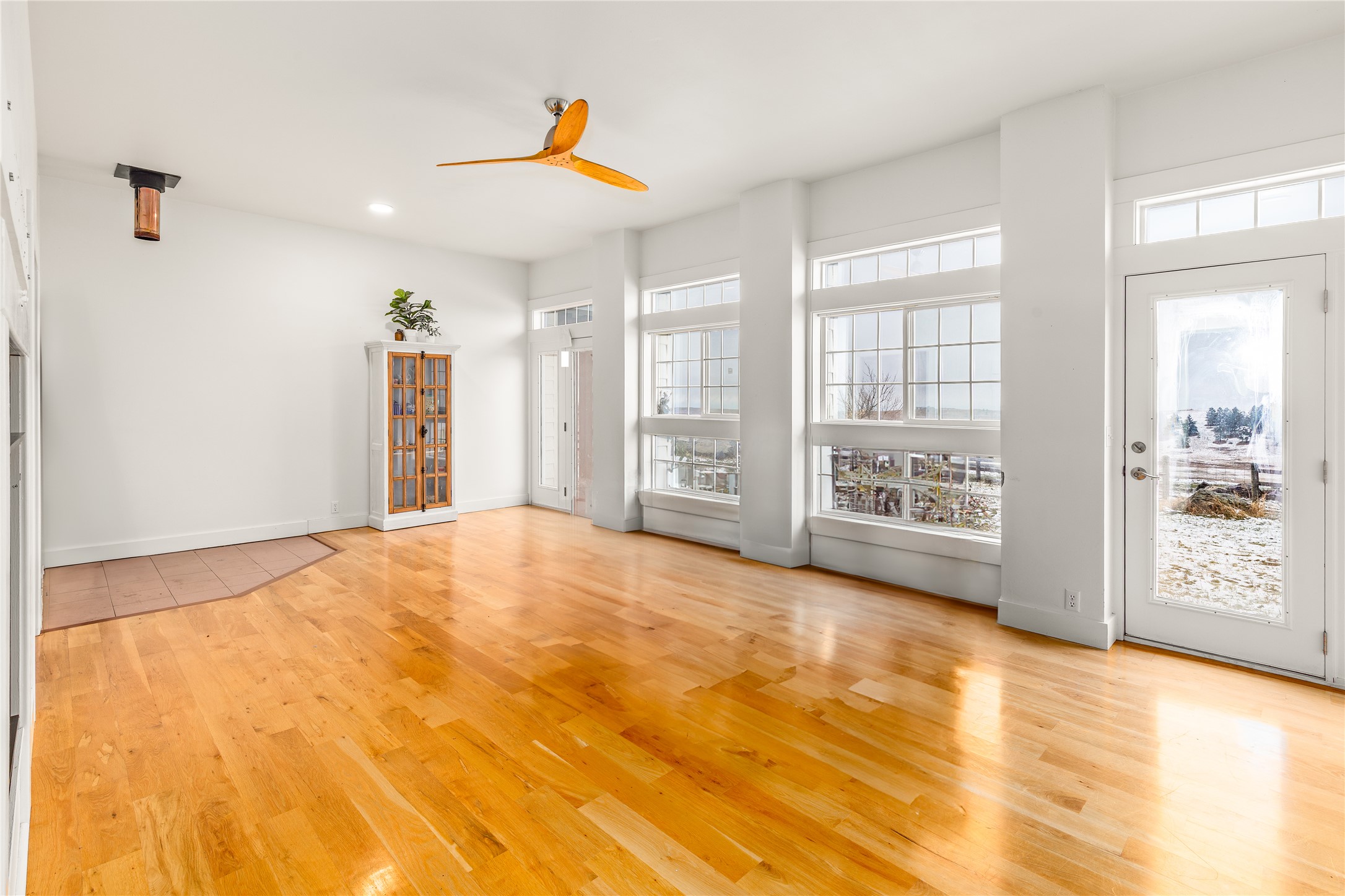 Polson, Montana 59860, United States, 6 Bedrooms Bedrooms, ,5 BathroomsBathrooms,Residential,Active,236796