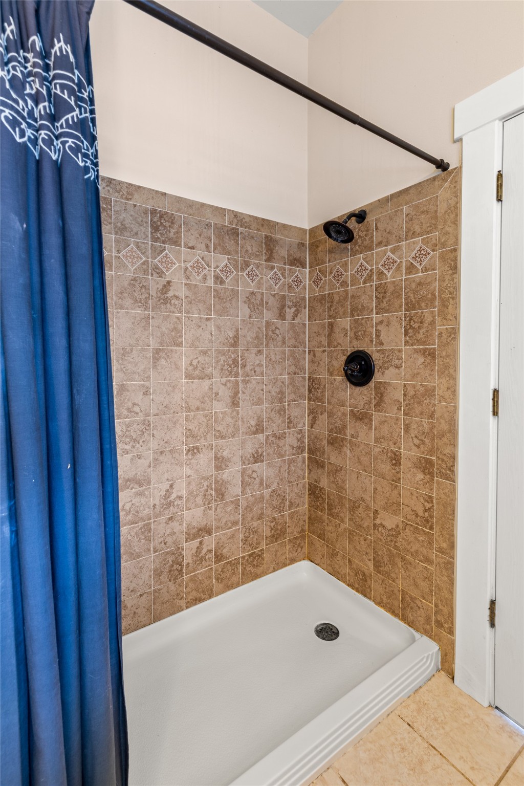 Polson, Montana 59860, United States, 6 Bedrooms Bedrooms, ,5 BathroomsBathrooms,Residential,Active,236796