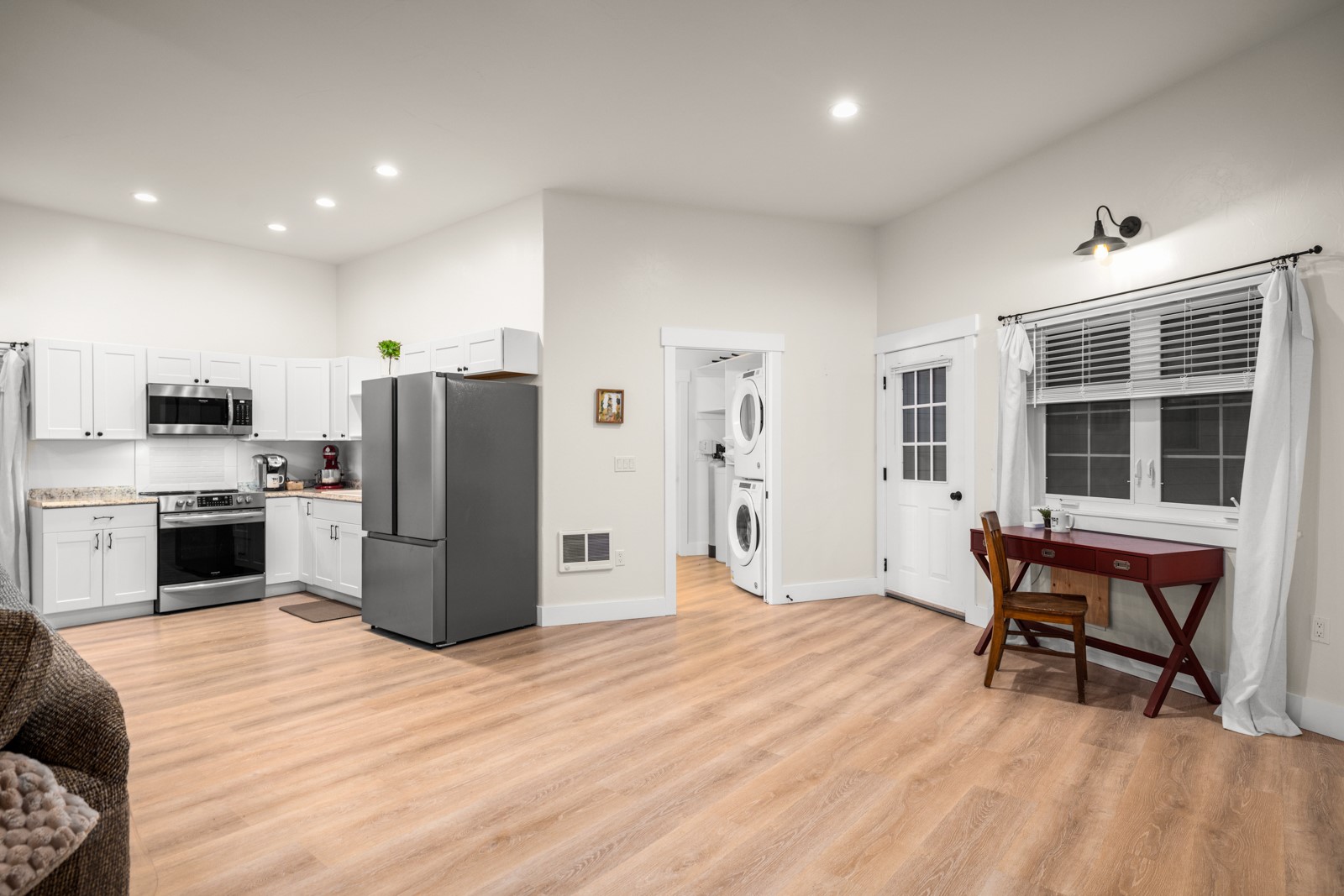 Polson, Montana 59860, United States, 6 Bedrooms Bedrooms, ,5 BathroomsBathrooms,Residential,Active,236796