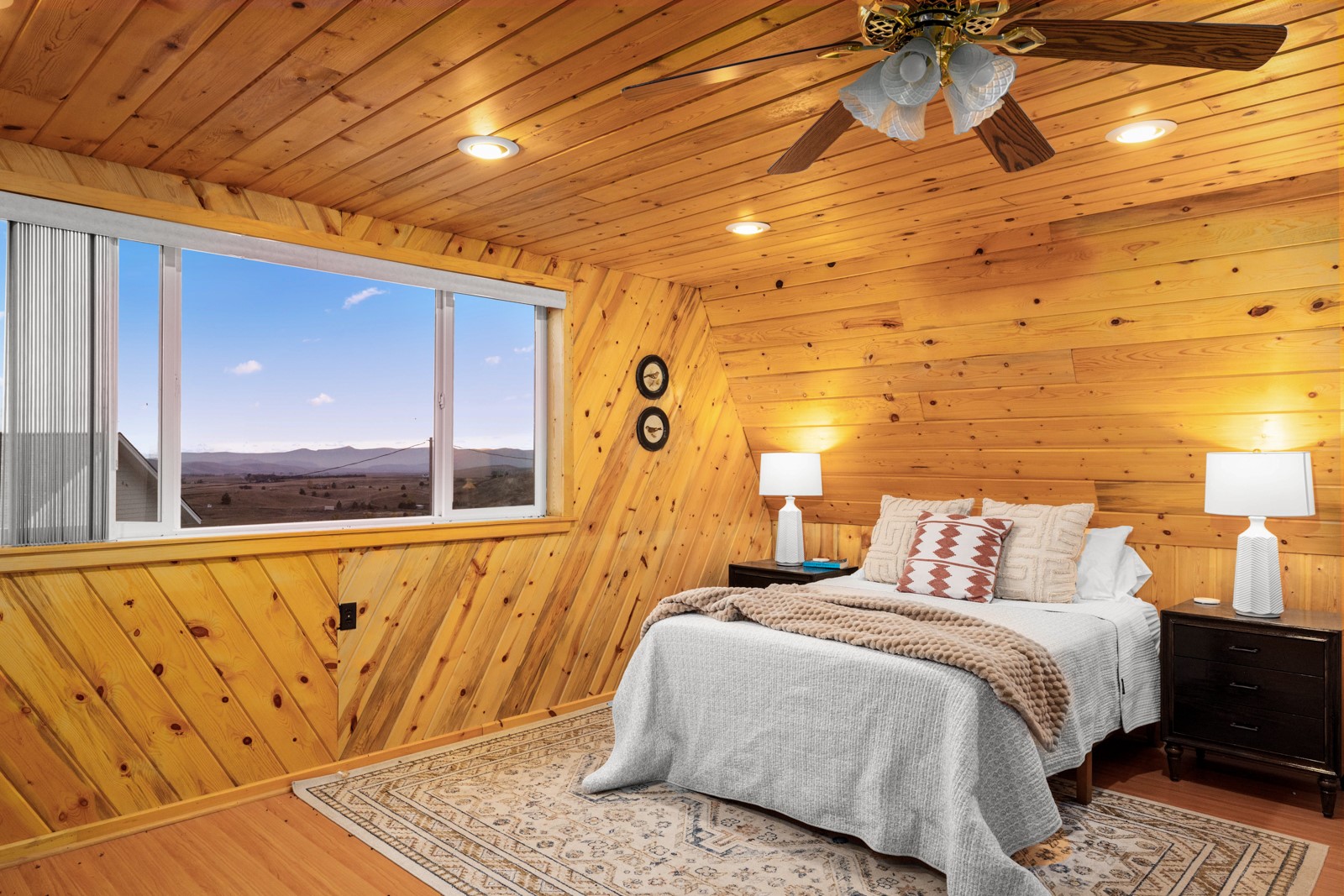 Polson, Montana 59860, United States, 6 Bedrooms Bedrooms, ,5 BathroomsBathrooms,Residential,Active,236796