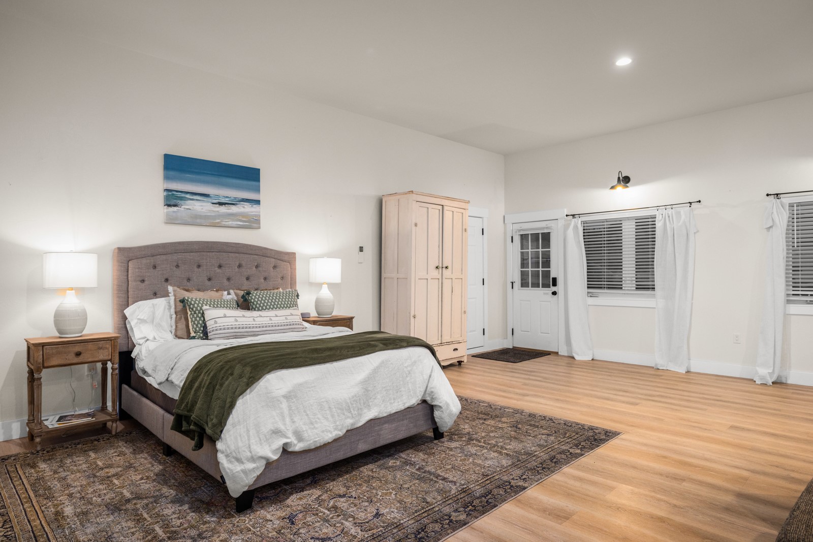 Polson, Montana 59860, United States, 6 Bedrooms Bedrooms, ,5 BathroomsBathrooms,Residential,Active,236796