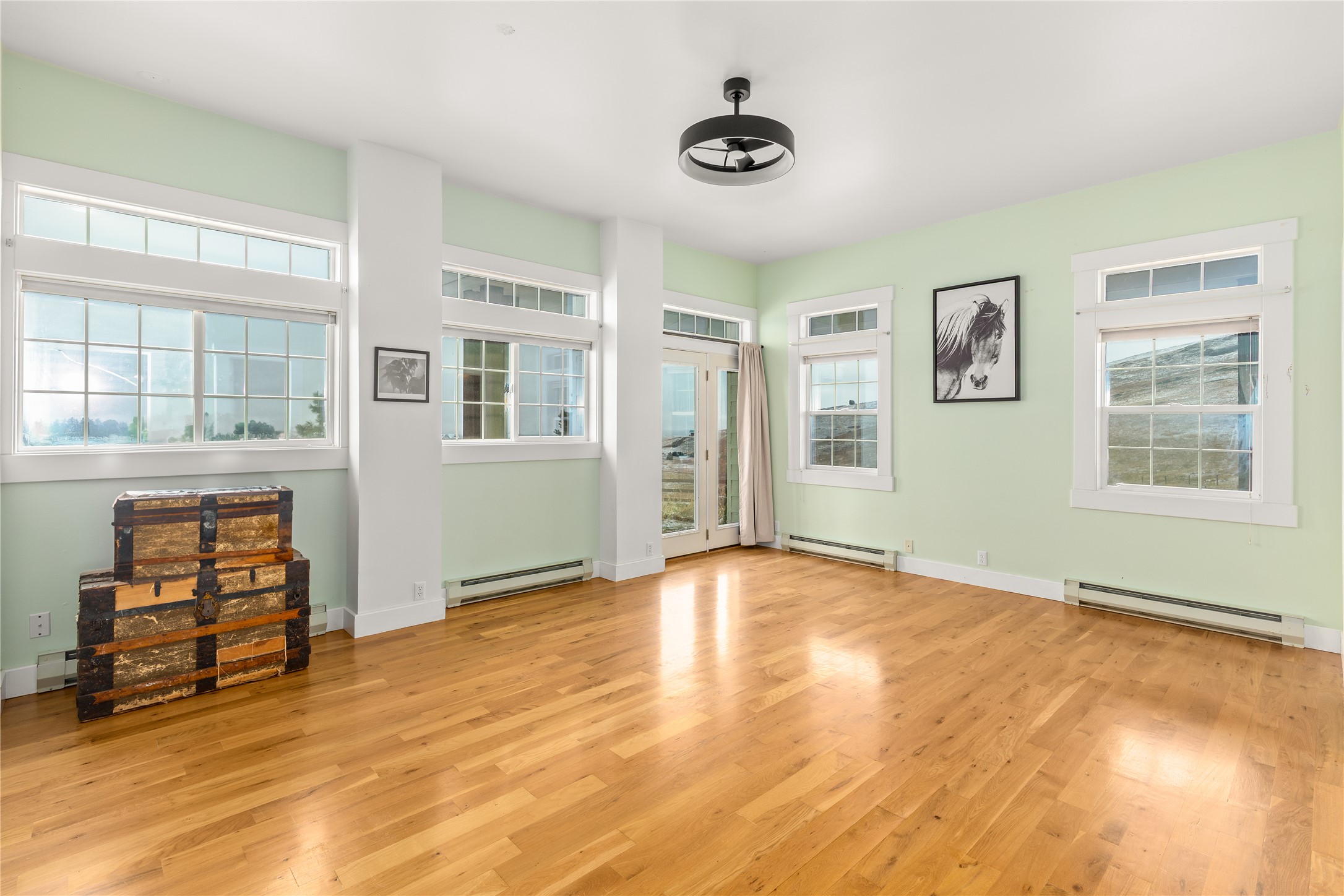 Polson, Montana 59860, United States, 6 Bedrooms Bedrooms, ,5 BathroomsBathrooms,Residential,Active,236796