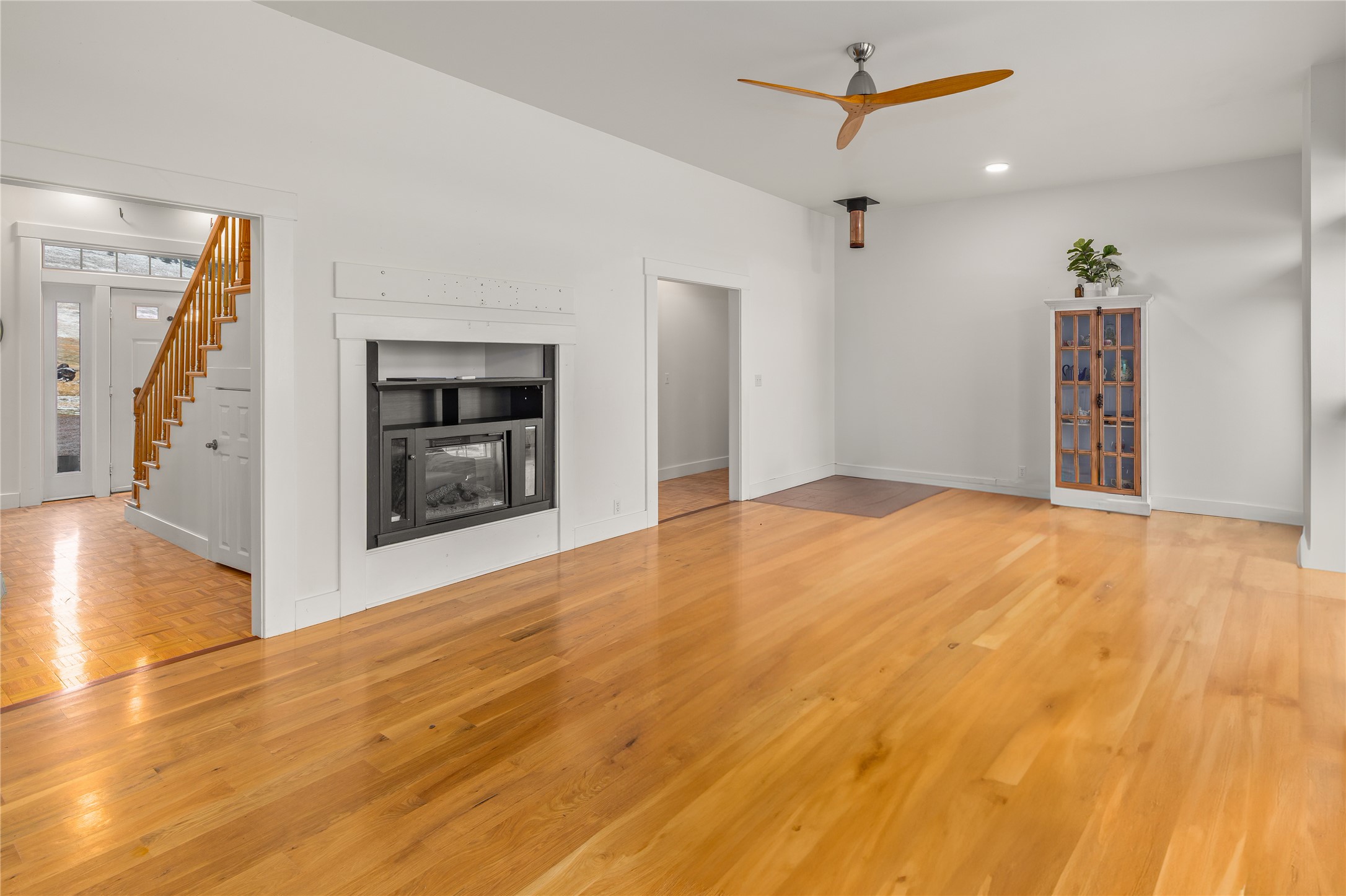 Polson, Montana 59860, United States, 6 Bedrooms Bedrooms, ,5 BathroomsBathrooms,Residential,Active,236796