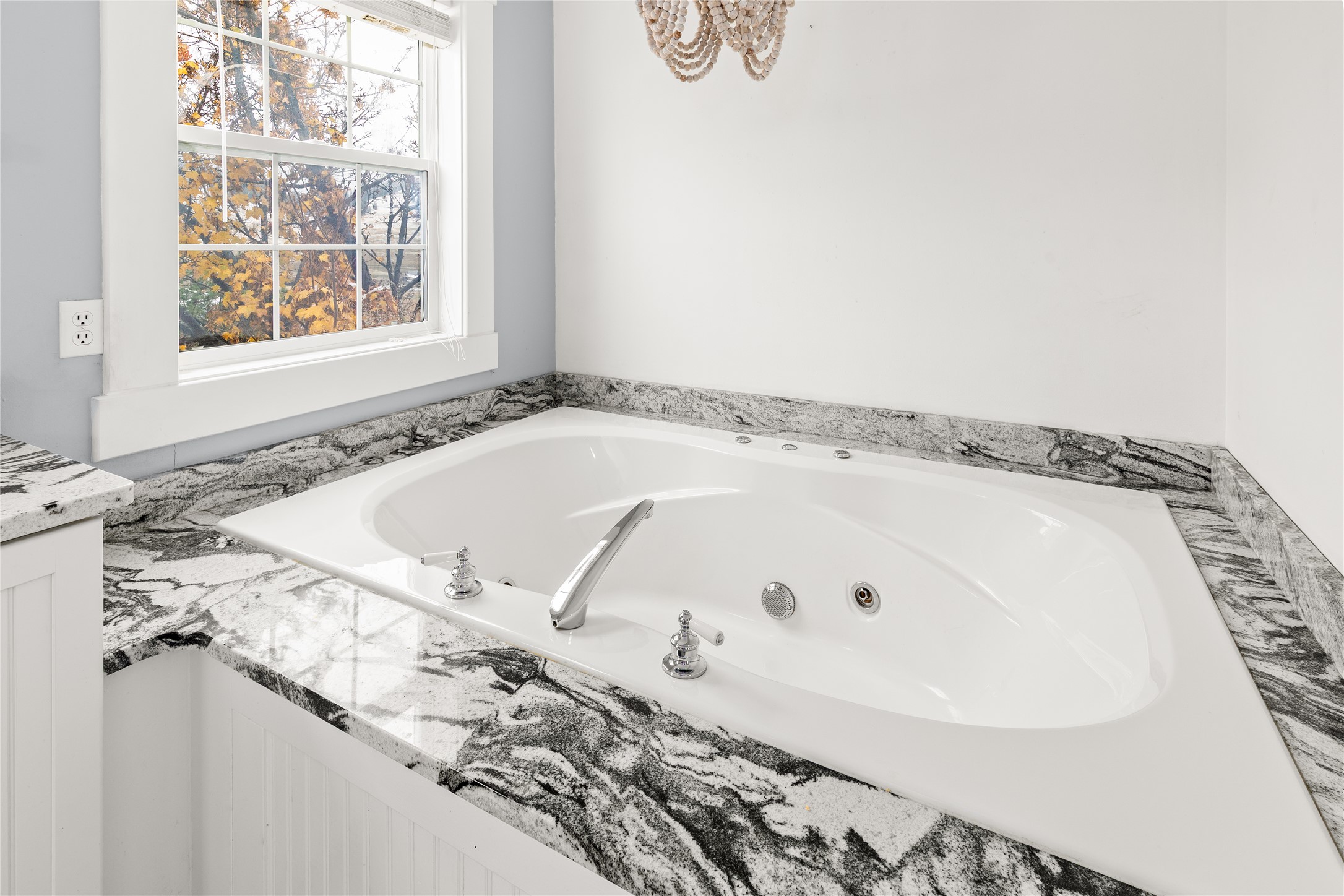 Polson, Montana 59860, United States, 6 Bedrooms Bedrooms, ,5 BathroomsBathrooms,Residential,Active,236796