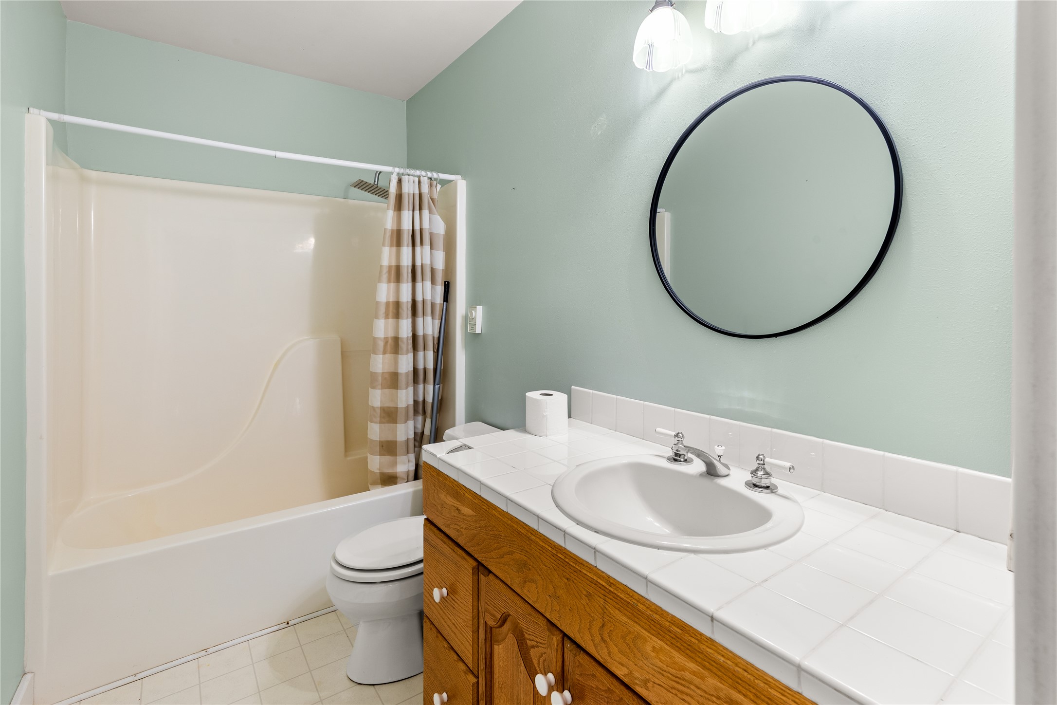 Polson, Montana 59860, United States, 6 Bedrooms Bedrooms, ,5 BathroomsBathrooms,Residential,Active,236796