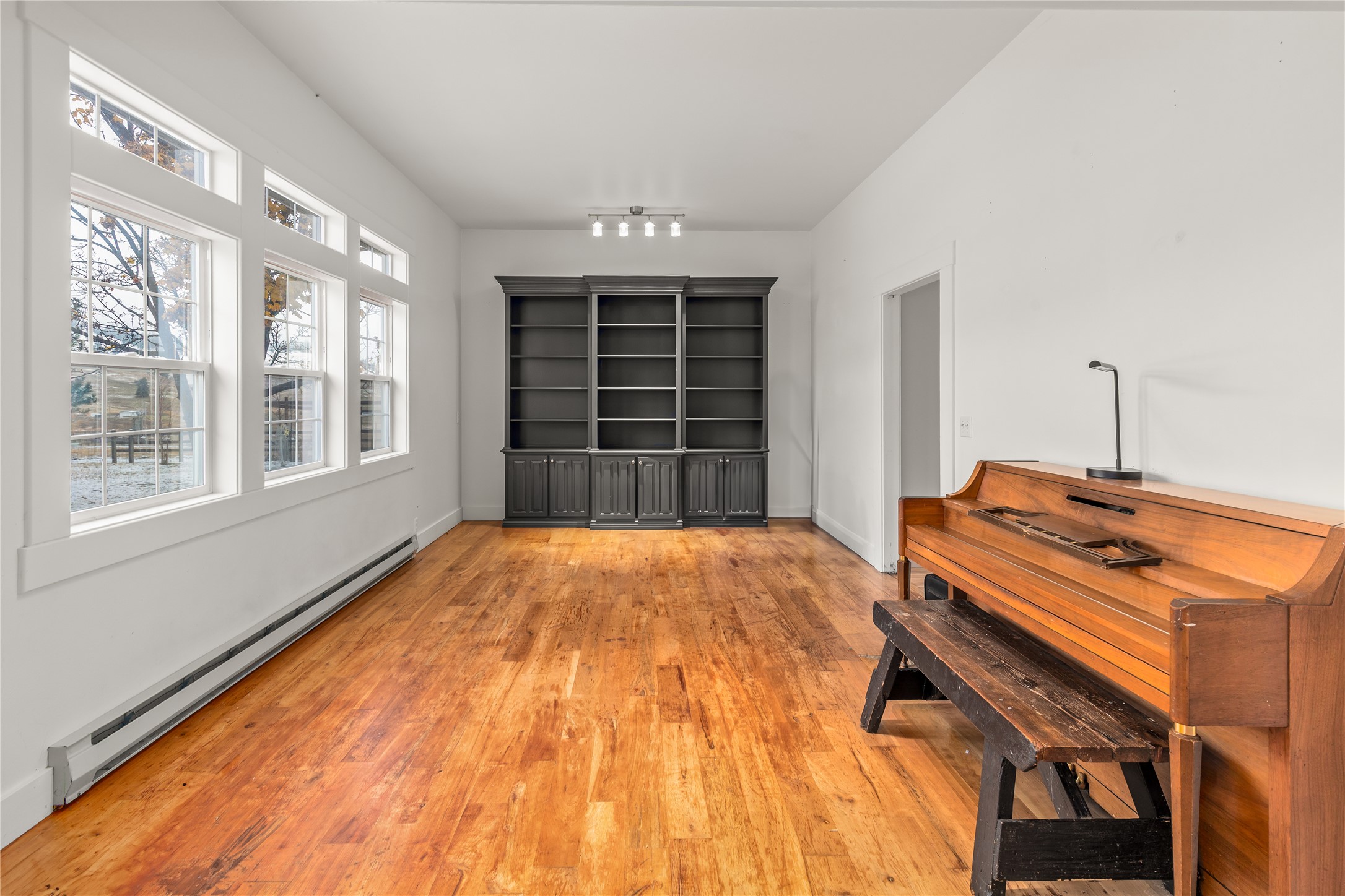 Polson, Montana 59860, United States, 6 Bedrooms Bedrooms, ,5 BathroomsBathrooms,Residential,Active,236796